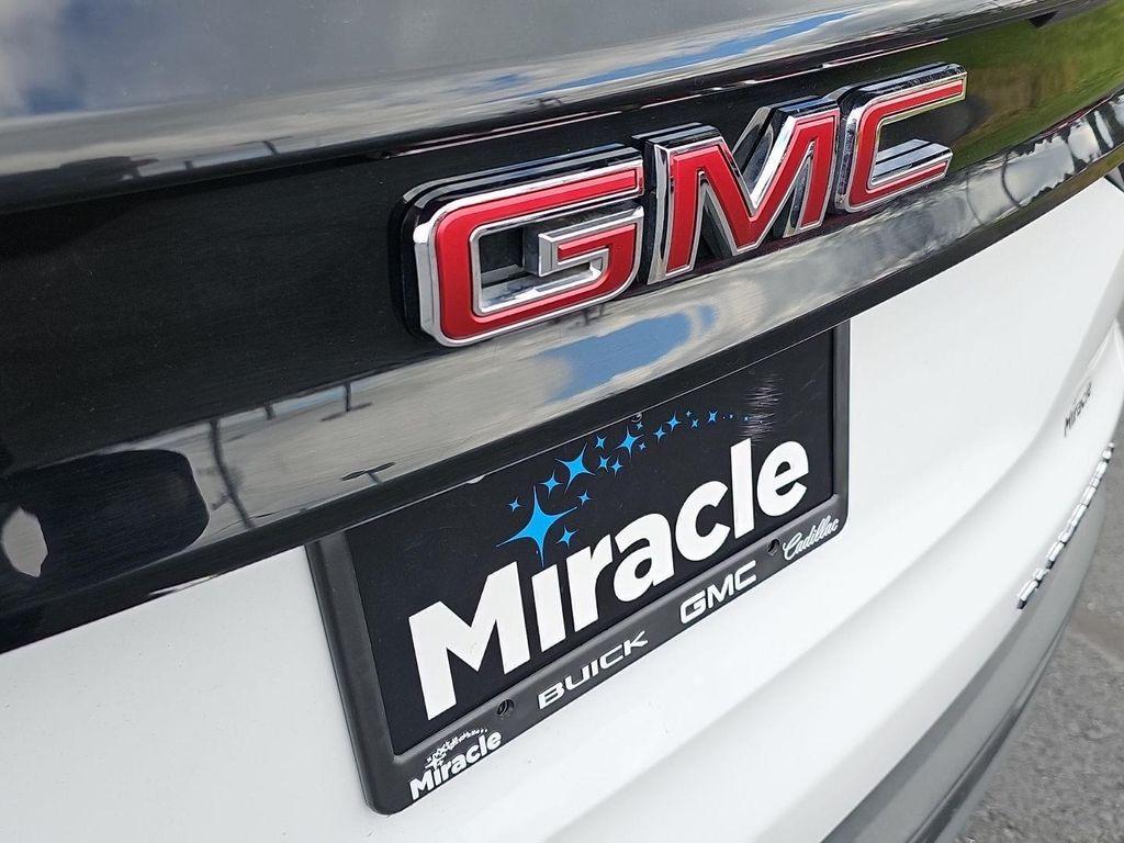 2025 Summit White GMC Acadia