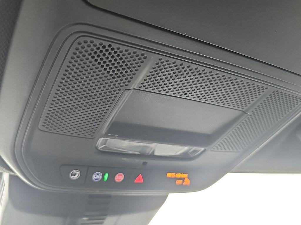 2025 Summit White GMC Acadia