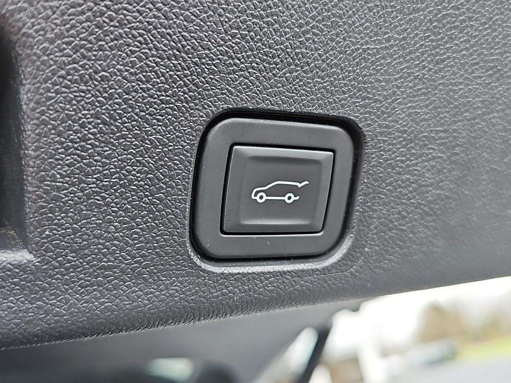 2025 Summit White GMC Acadia