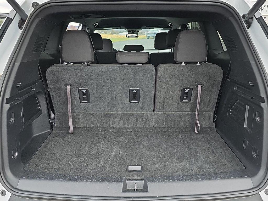 2025 Summit White GMC Acadia