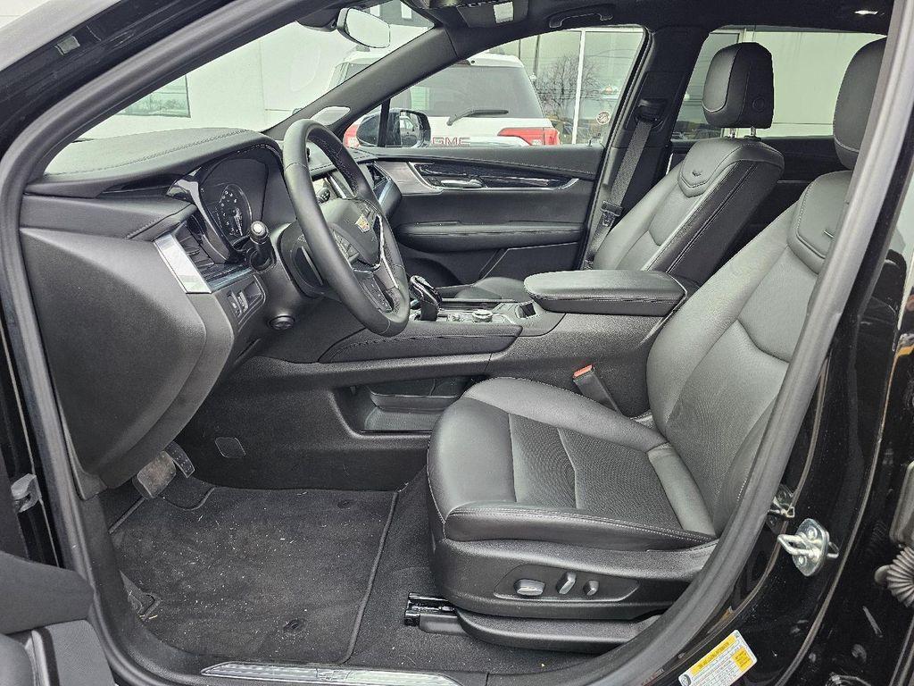 used 2025 Cadillac XT5 car, priced at $41,990