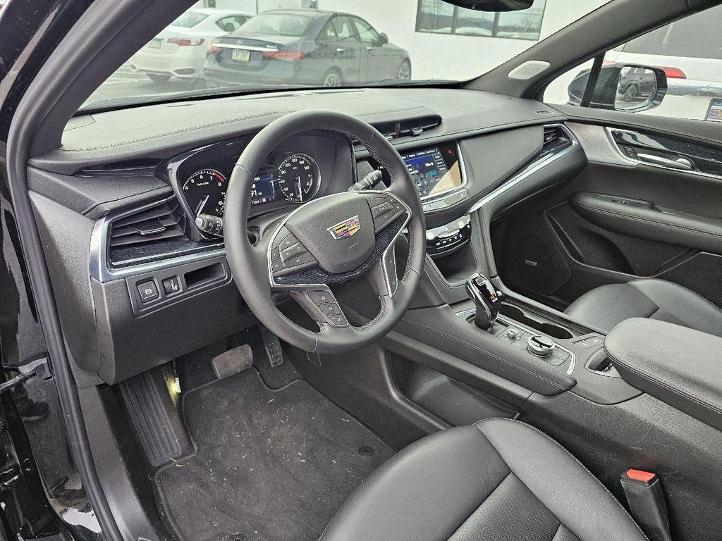 used 2025 Cadillac XT5 car, priced at $41,990
