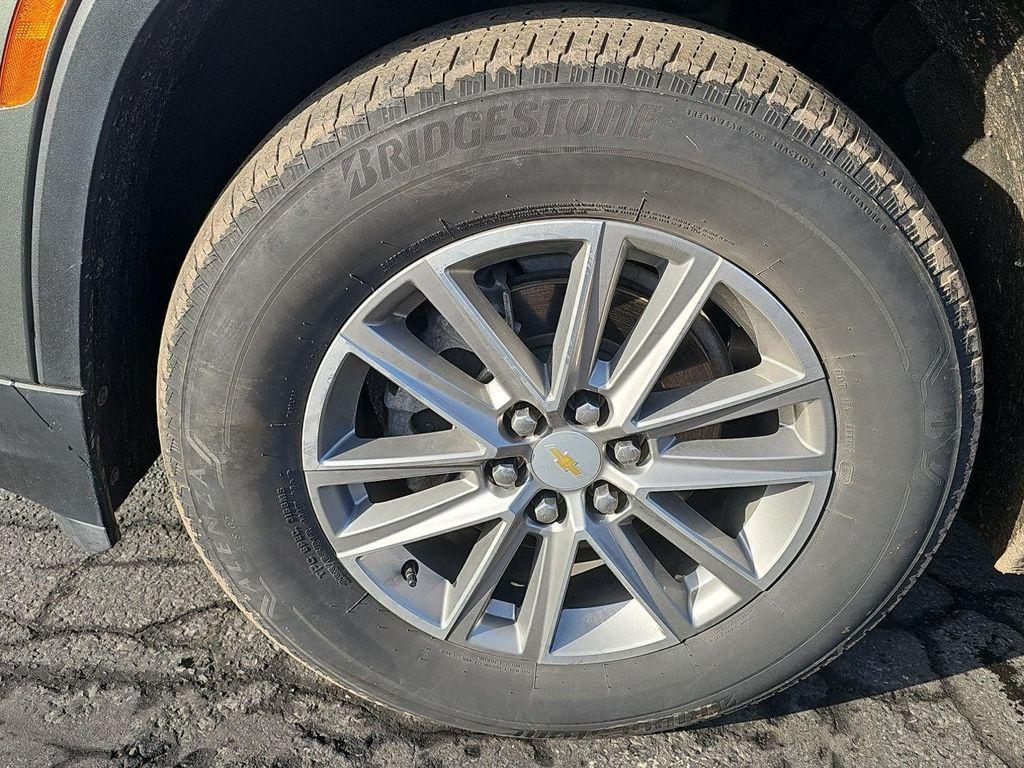 used 2023 Chevrolet Traverse car, priced at $29,590