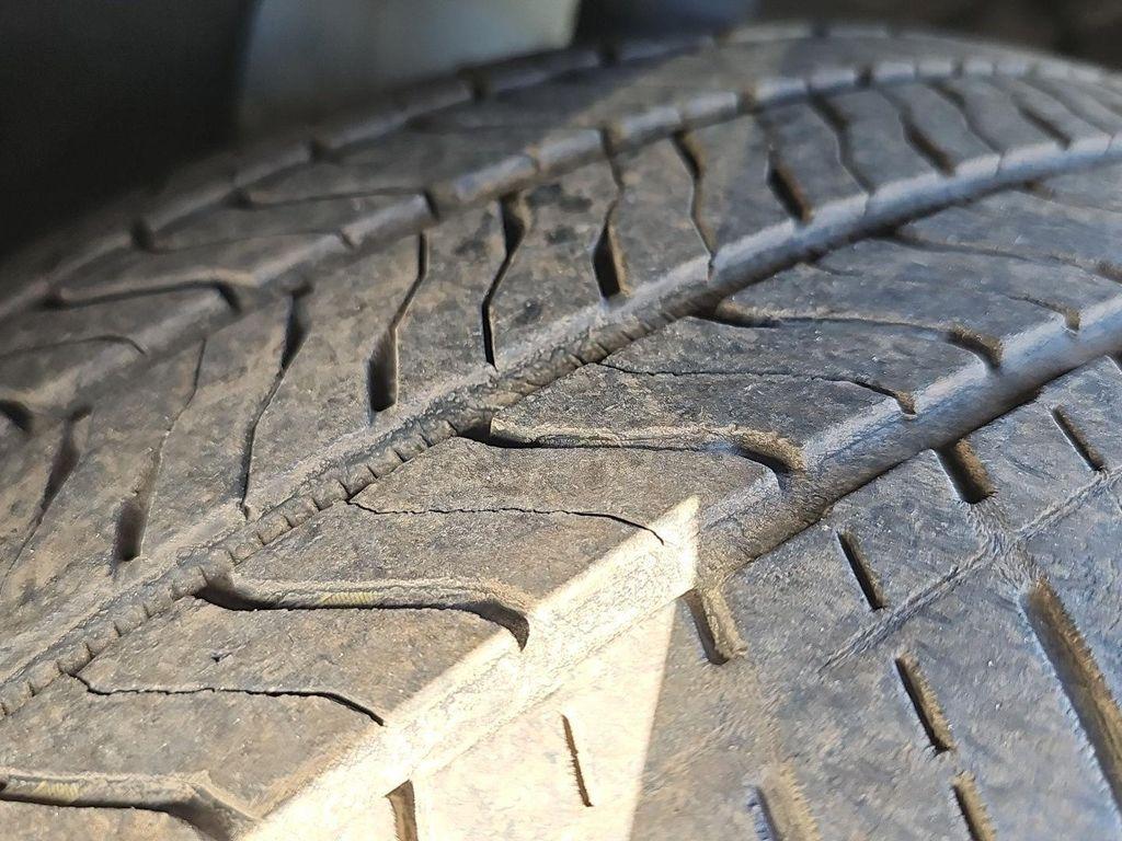 used 2023 Chevrolet Traverse car, priced at $29,590