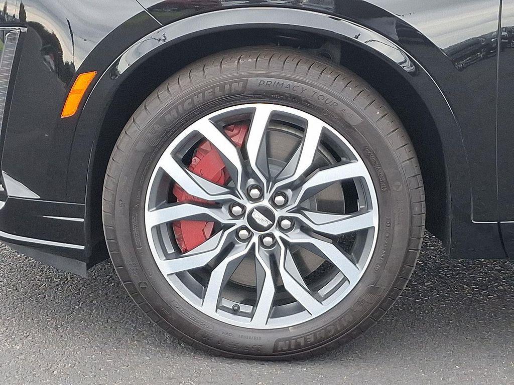 used 2024 Cadillac XT6 car, priced at $46,990