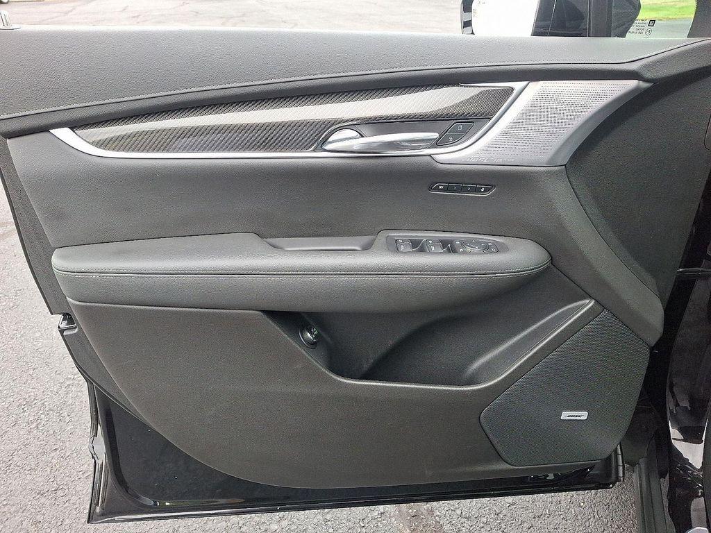 used 2024 Cadillac XT6 car, priced at $46,990