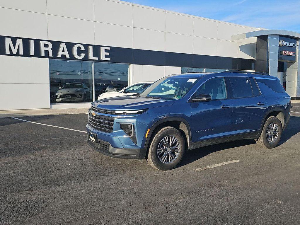 used 2025 Chevrolet Traverse car, priced at $35,990