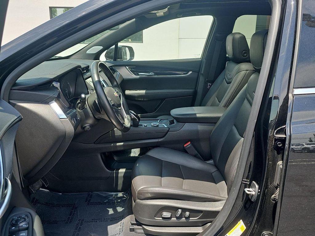 used 2023 Cadillac XT5 car, priced at $29,901