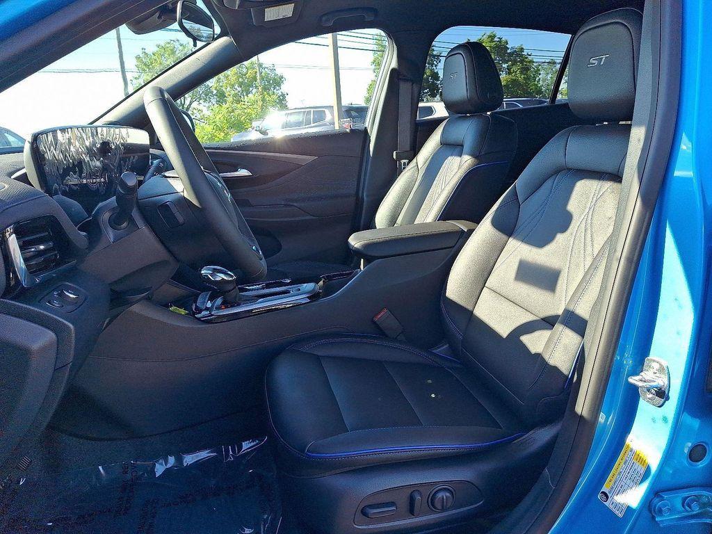 new 2025 Buick Envista car, priced at $27,322