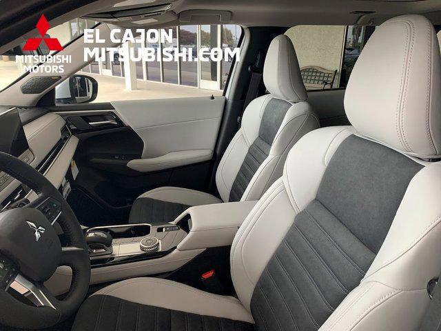 new 2025 Mitsubishi Outlander car, priced at $38,055