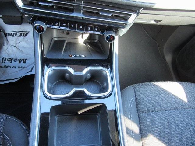 used 2025 Chevrolet Traverse car, priced at $35,900