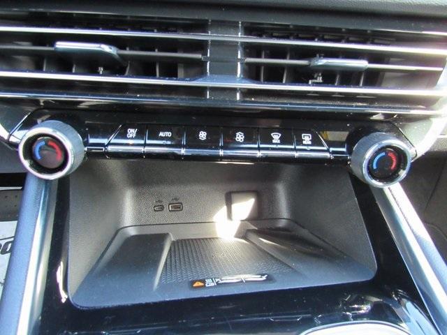 used 2025 Chevrolet Traverse car, priced at $35,900