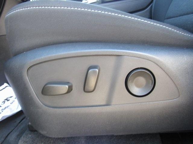 used 2025 Chevrolet Traverse car, priced at $35,900