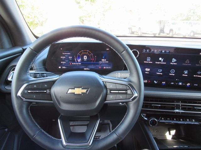used 2025 Chevrolet Traverse car, priced at $35,900