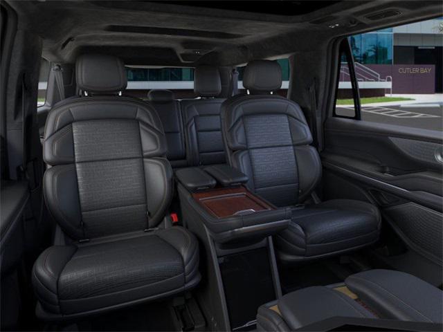 new 2025 Lincoln Navigator car, priced at $122,035
