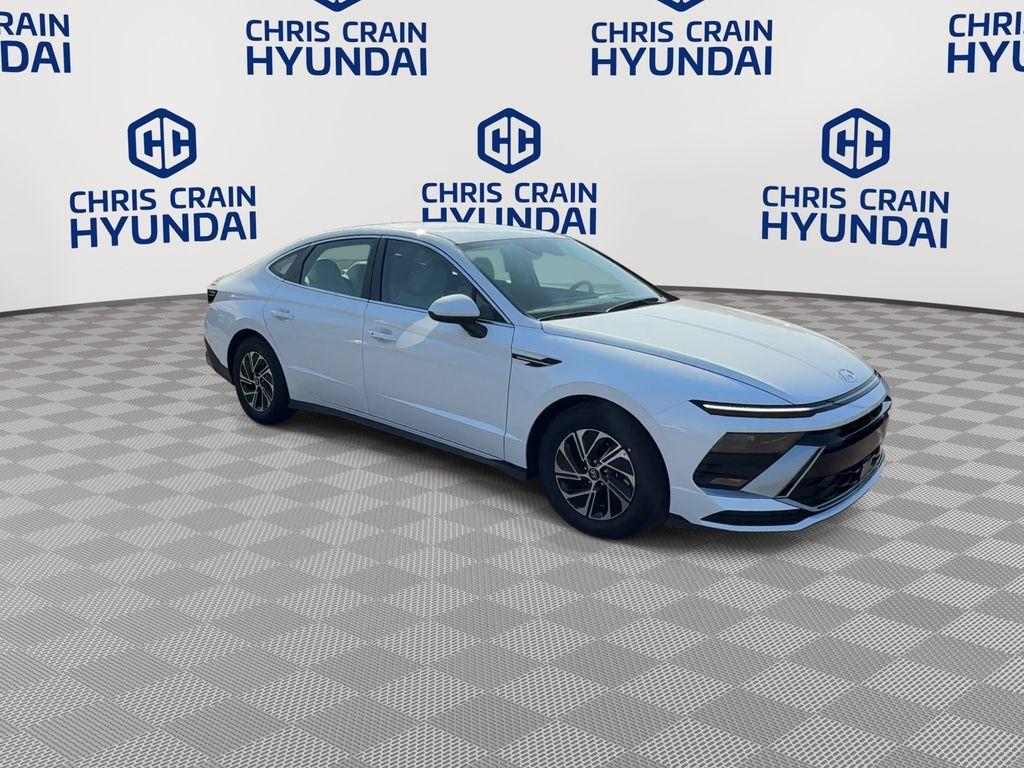 new 2026 Hyundai Sonata Hybrid car
