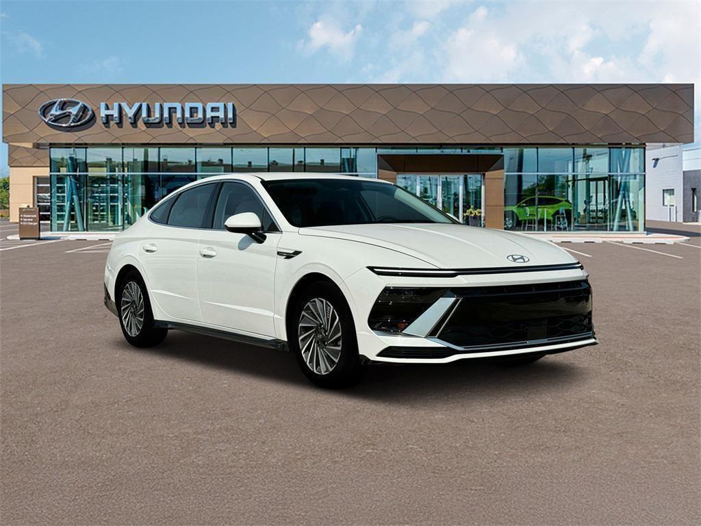 new 2025 Hyundai Sonata Hybrid car, priced at $31,080