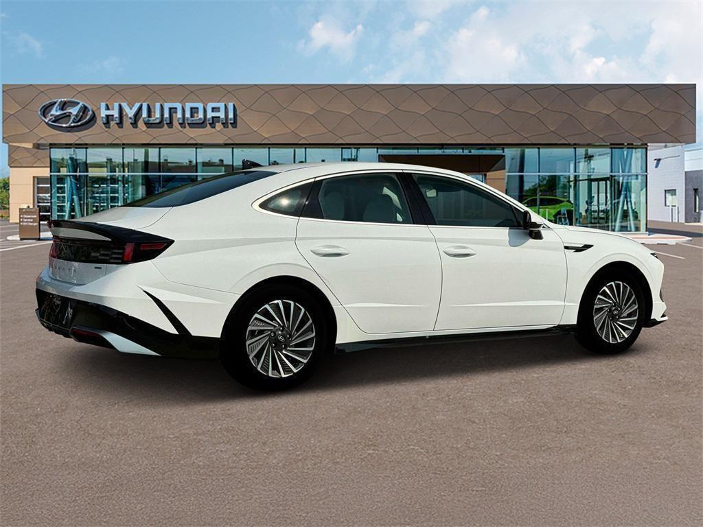 new 2025 Hyundai Sonata Hybrid car, priced at $31,080