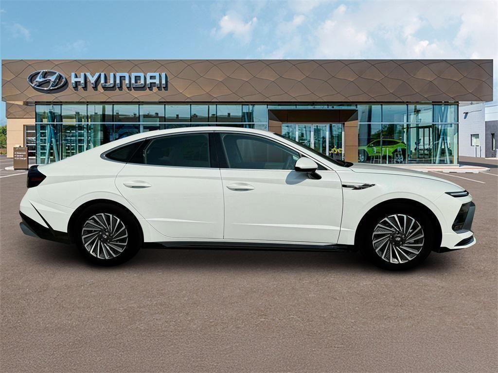 new 2025 Hyundai Sonata Hybrid car, priced at $31,080