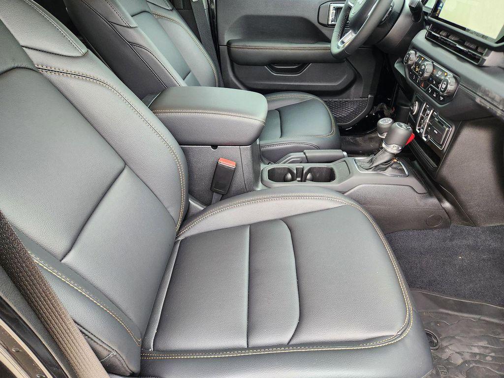 new 2025 Jeep Wrangler car, priced at $48,692