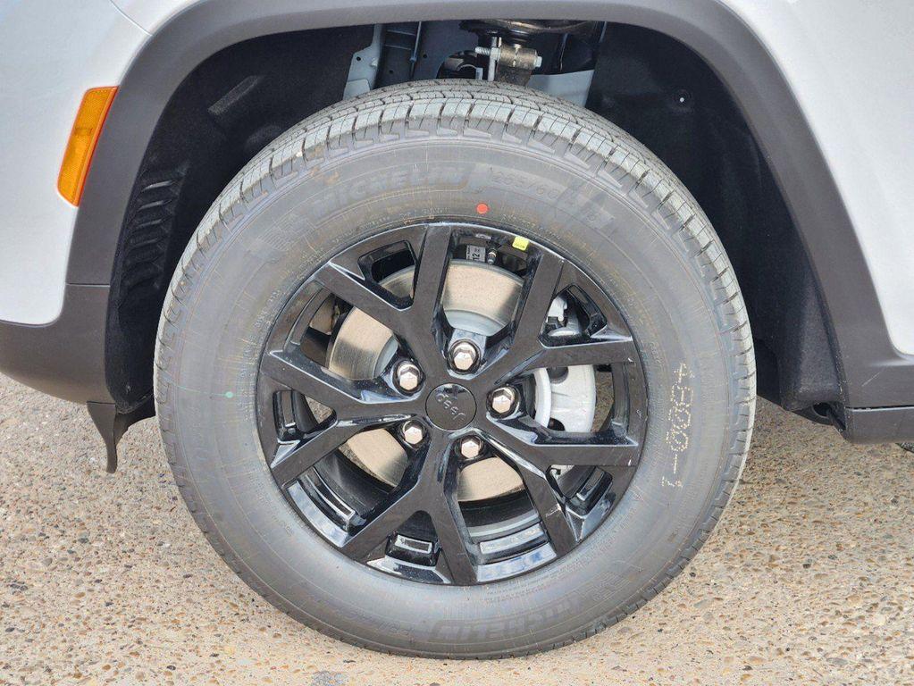 new 2025 Jeep Grand Cherokee car, priced at $34,991