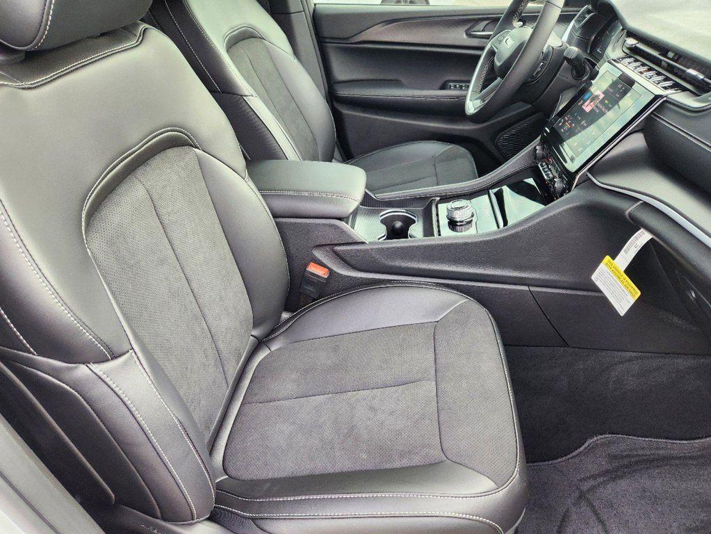 new 2025 Jeep Grand Cherokee car, priced at $34,991