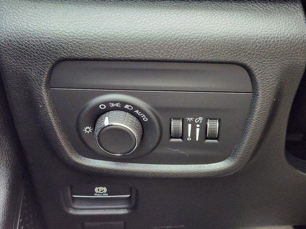 new 2025 Jeep Grand Cherokee car, priced at $34,991