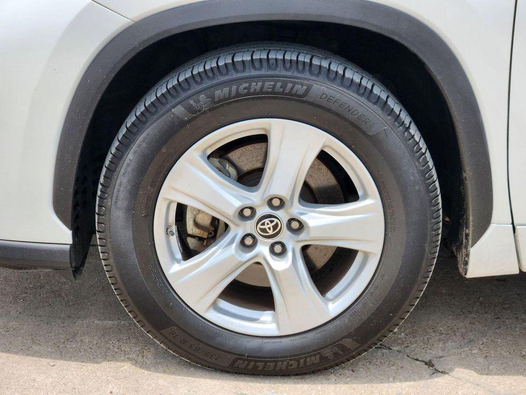 used 2021 Toyota Highlander car, priced at $22,316