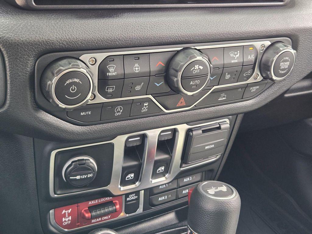 new 2025 Jeep Wrangler car, priced at $41,553