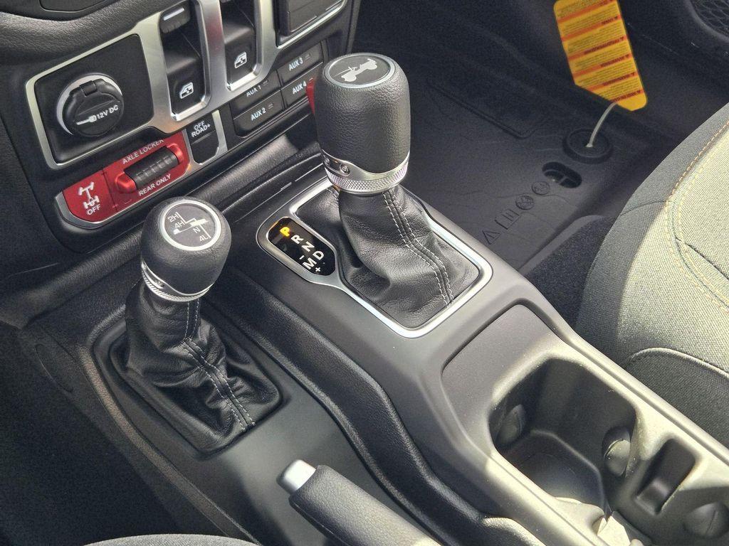 new 2025 Jeep Wrangler car, priced at $41,553