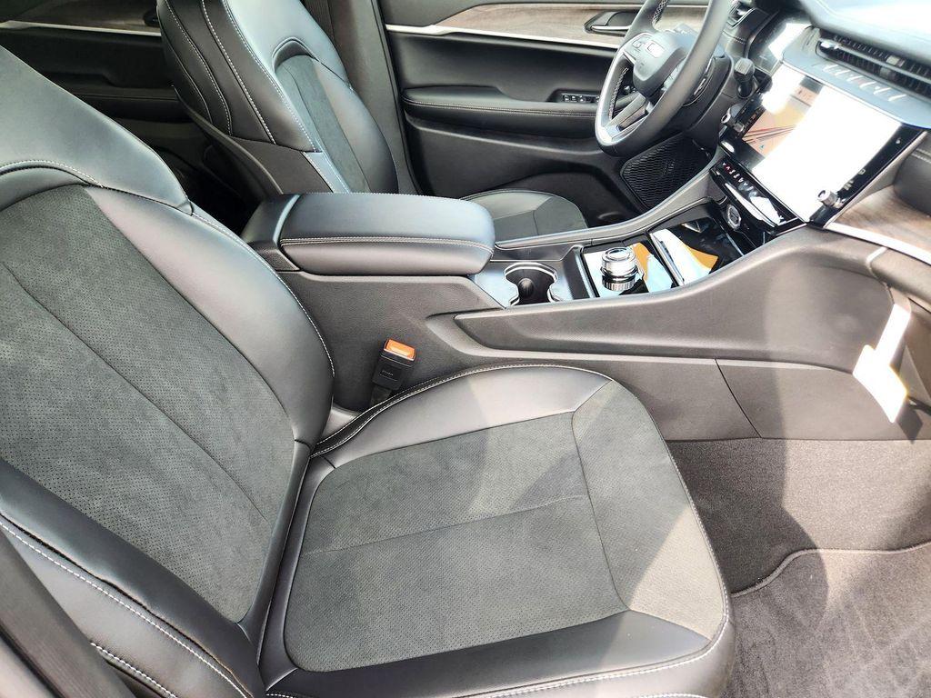 new 2026 Jeep Grand Cherokee car, priced at $40,893
