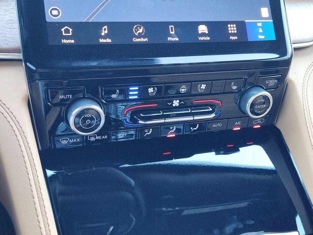 new 2025 Jeep Grand Cherokee L car, priced at $60,301