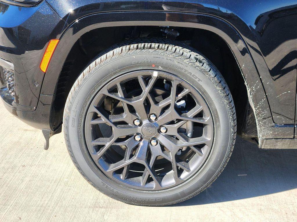 new 2025 Jeep Grand Cherokee L car, priced at $60,301