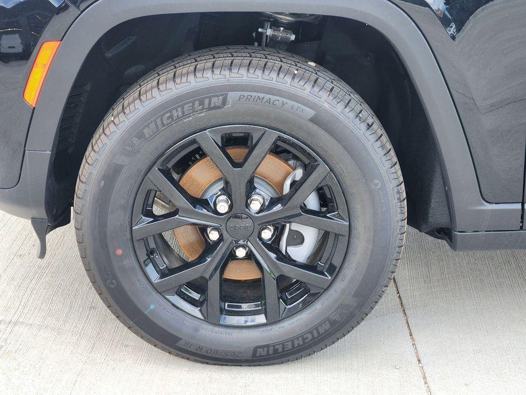 new 2026 Jeep Grand Cherokee car, priced at $43,974