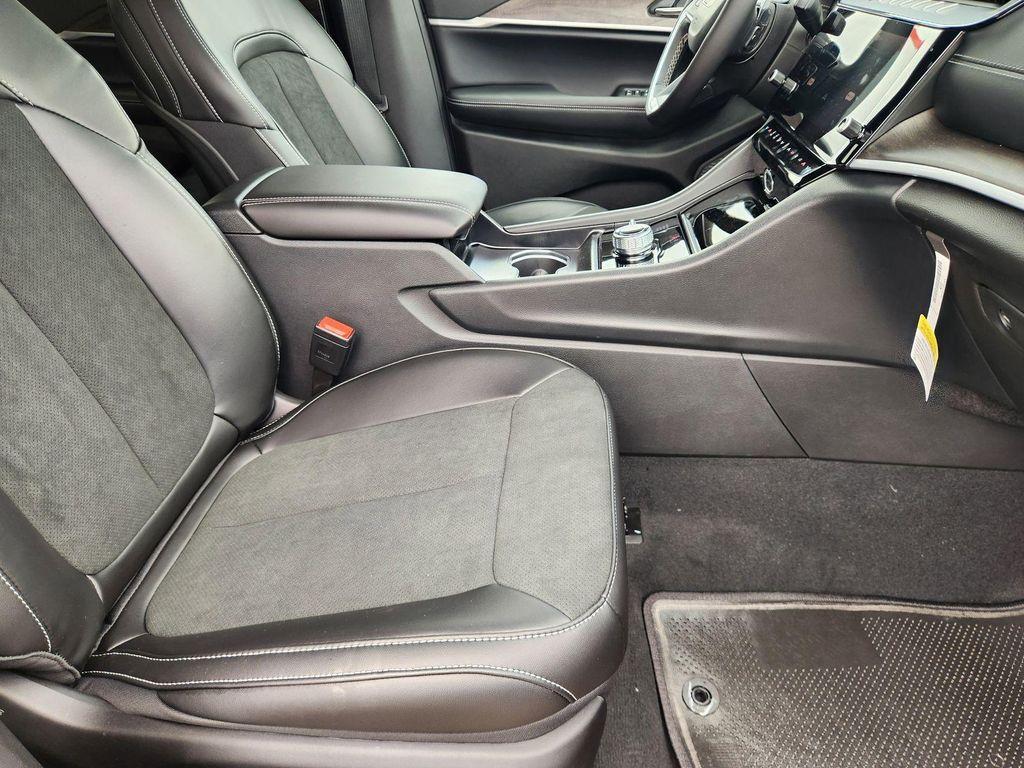 new 2026 Jeep Grand Cherokee car, priced at $43,749
