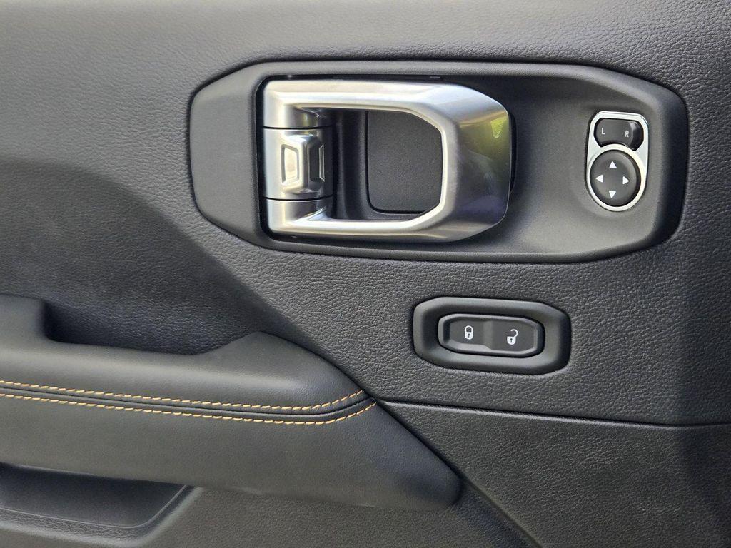 new 2025 Jeep Gladiator car, priced at $39,006