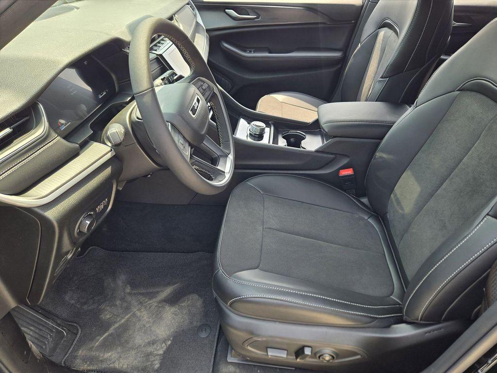 new 2025 Jeep Grand Cherokee car, priced at $35,319