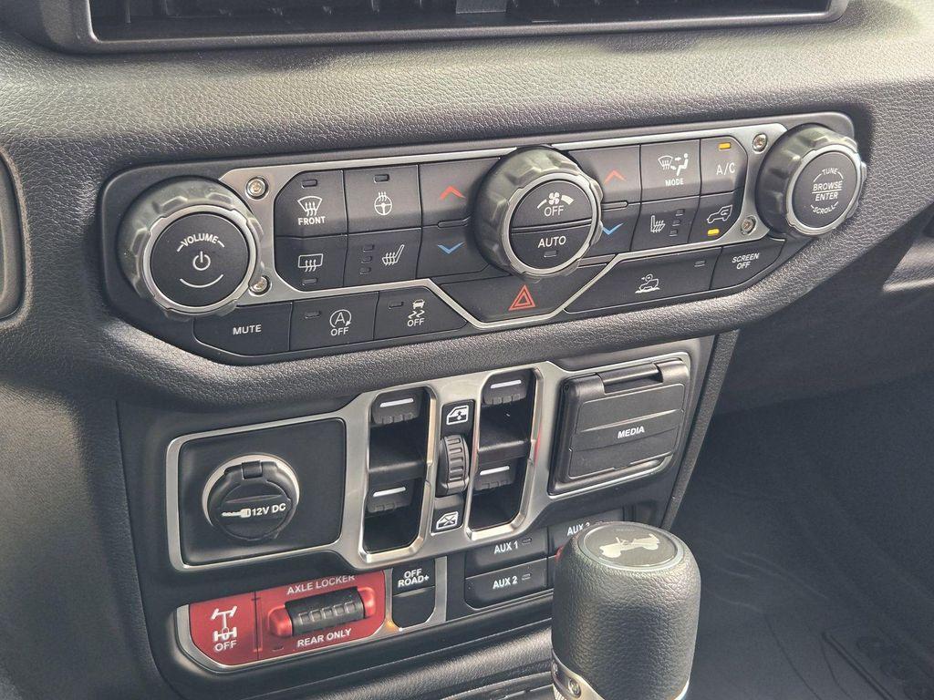 new 2025 Jeep Wrangler car, priced at $45,075