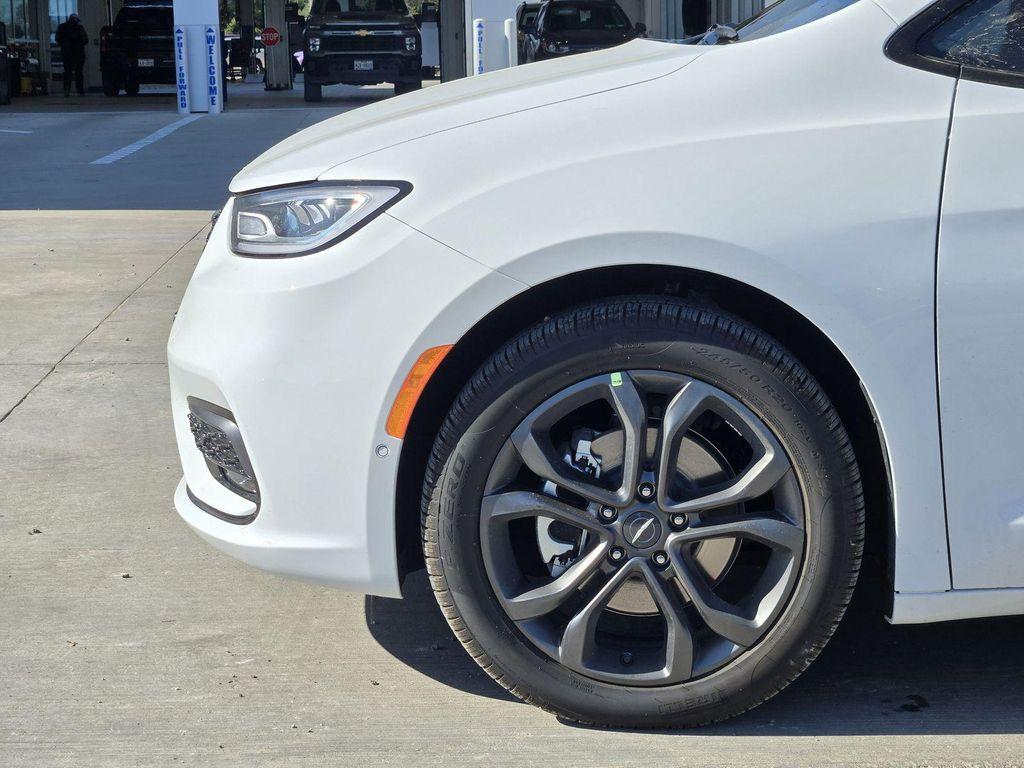 new 2026 Chrysler Pacifica car, priced at $38,995