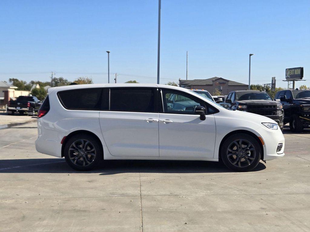 new 2026 Chrysler Pacifica car, priced at $38,995