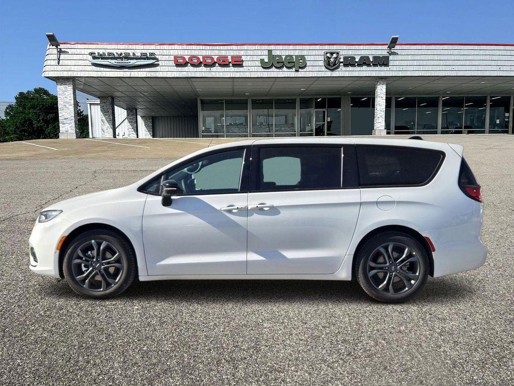 new 2026 Chrysler Pacifica car, priced at $38,995
