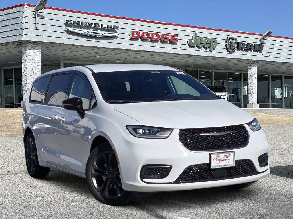 new 2026 Chrysler Pacifica car, priced at $38,995