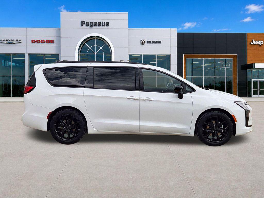 new 2027 Chrysler Pacifica car, priced at $52,276