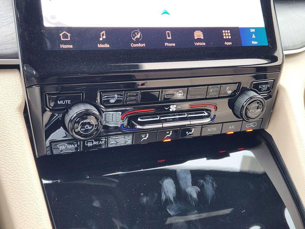 new 2025 Jeep Grand Cherokee L car, priced at $47,887