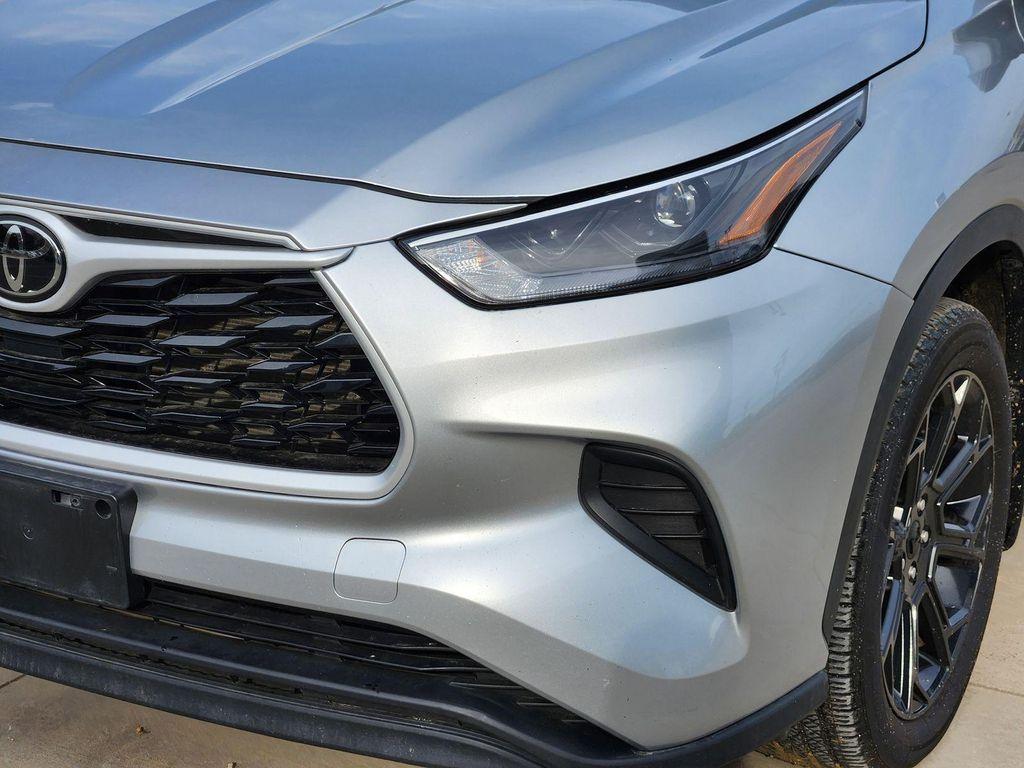 used 2022 Toyota Highlander car, priced at $26,692