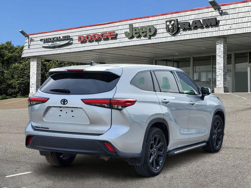 used 2022 Toyota Highlander car, priced at $26,692