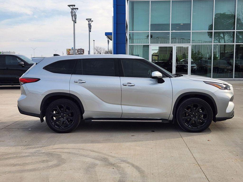 used 2022 Toyota Highlander car, priced at $26,692