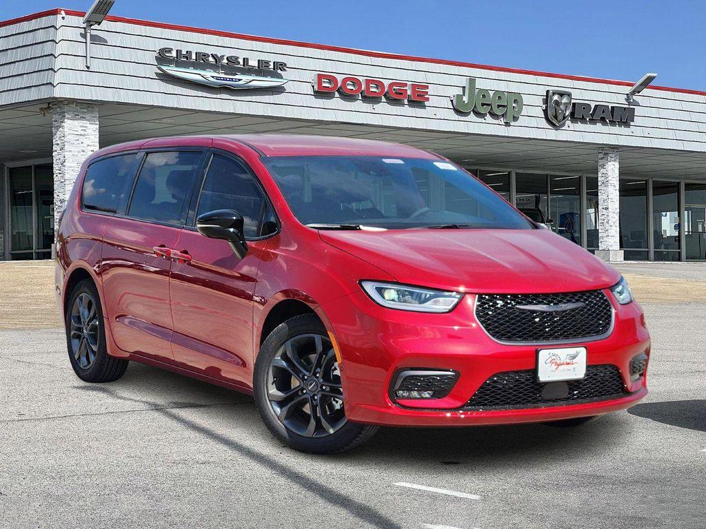 new 2026 Chrysler Pacifica car, priced at $37,662