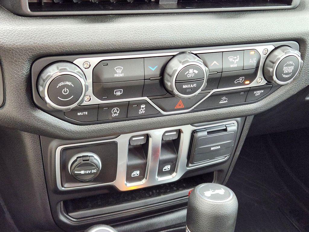 new 2025 Jeep Wrangler car, priced at $39,817