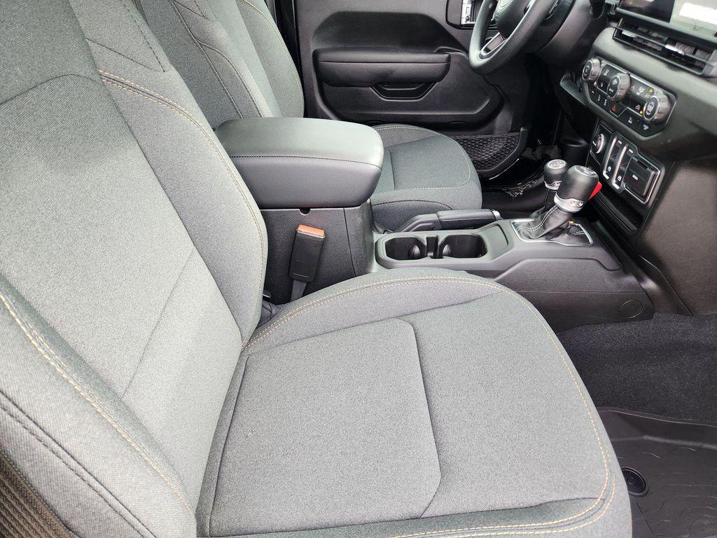 new 2025 Jeep Wrangler car, priced at $39,817